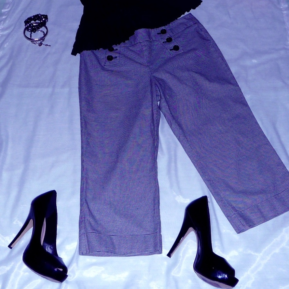 NY&CO Gingham Checkered Capris Sz 6 EUC
